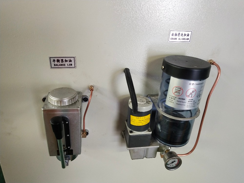 Pneumatinės trinties sankabos didelio našumo perforavimo presavimo mašina