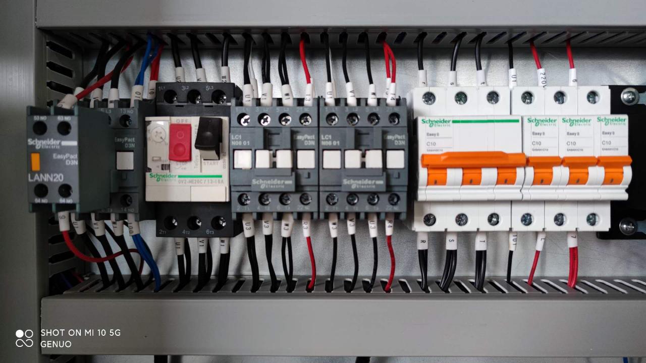 Qc11k Hydraulic Shear Machine And Guillotine Shearing Machine For Sheet Metal Cutting Qc11k hidraulinė kirpimo mašina ir giljotininė kirpimo mašina lakštiniam metalui pjaustyti