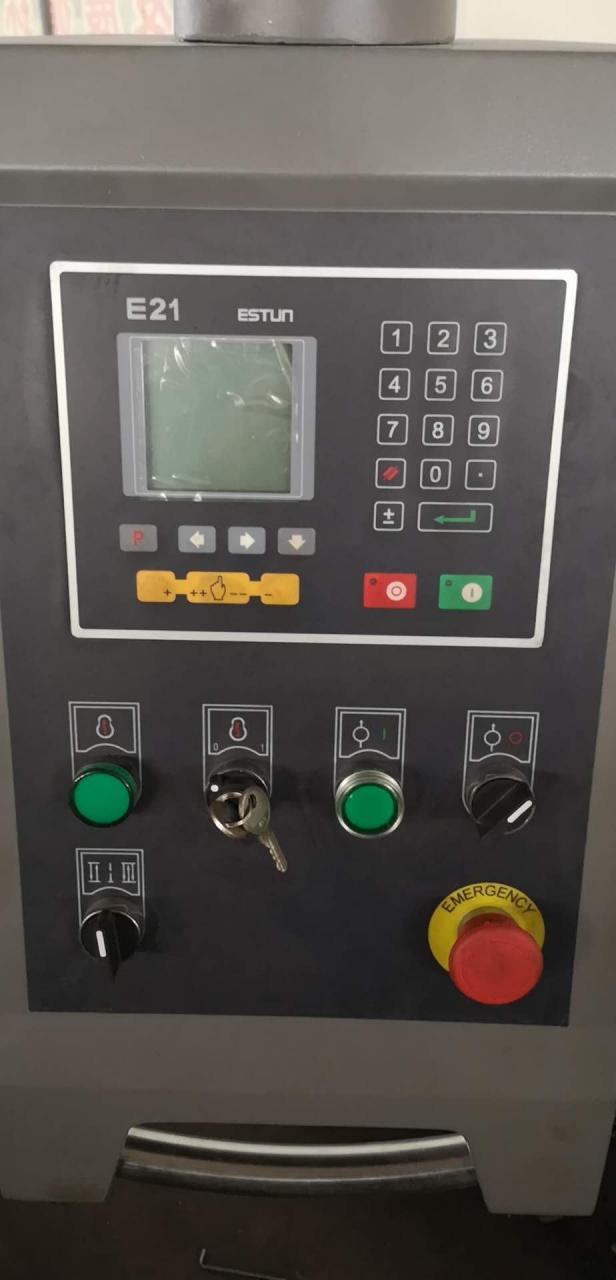 Qc12y 6x3200 hidraulinės plokštės stumdomas stalo pjūklas giljotinos kirpimo pjovimo staklės