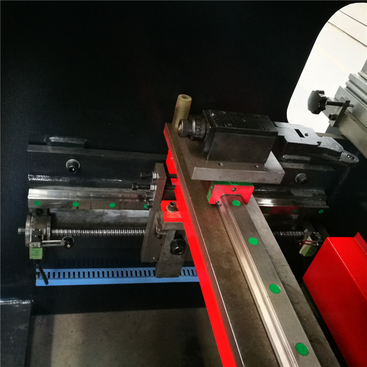 Wc67y-160 4000 Hydraulic Press Brake Cnc Metal Bending Machine For 4000mm Width Steel Wc67y-160 4000 hidraulinis preso stabdys CNC metalo lenkimo staklės, skirtos 4000 mm pločio plienui