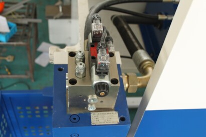 Wc67yk 80 100 160 200 Ton 3200mm E21 Nc Sheet Metal Oil Hydraulic Press Brake Price Wc67yk 80 100 160 200 tonų 3200 mm E21 Nc lakštinio metalo alyva hidraulinio preso stabdžių kaina